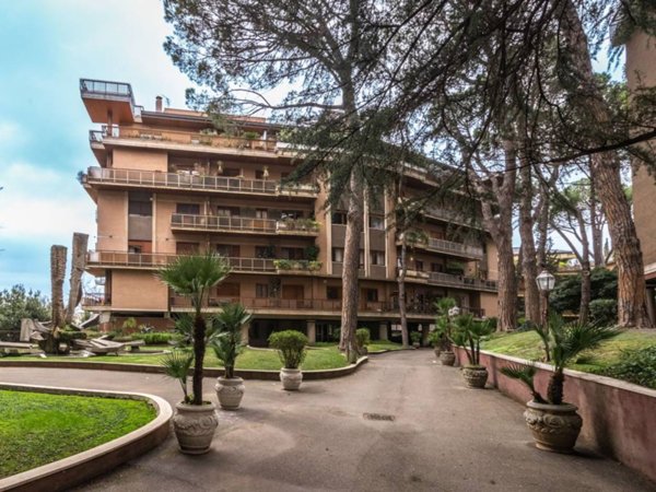 appartamento in vendita a Roma in zona Tomba di Nerone