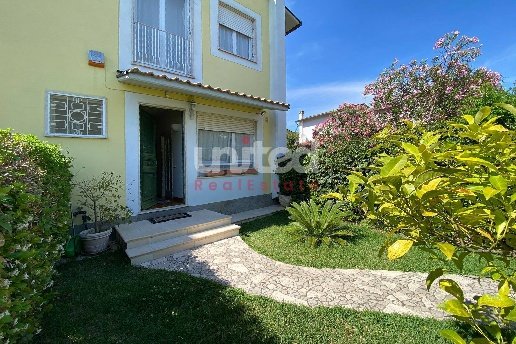casa indipendente in vendita a Roma in zona Casal Palocco