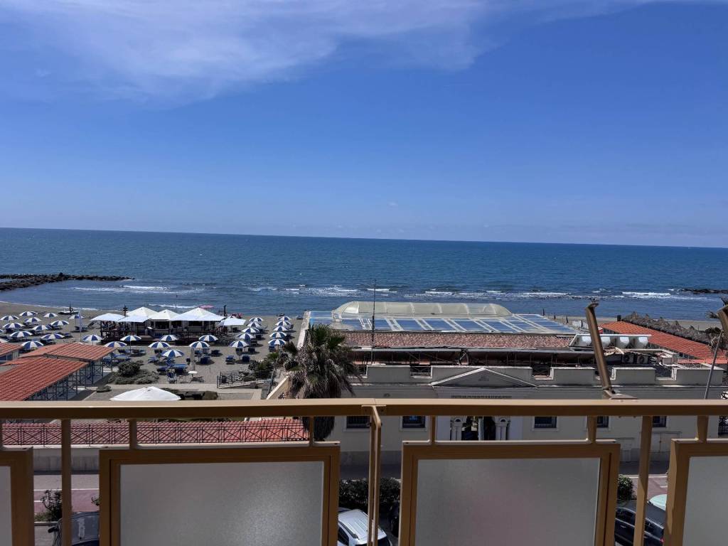 appartamento in vendita a Roma in zona Ostia