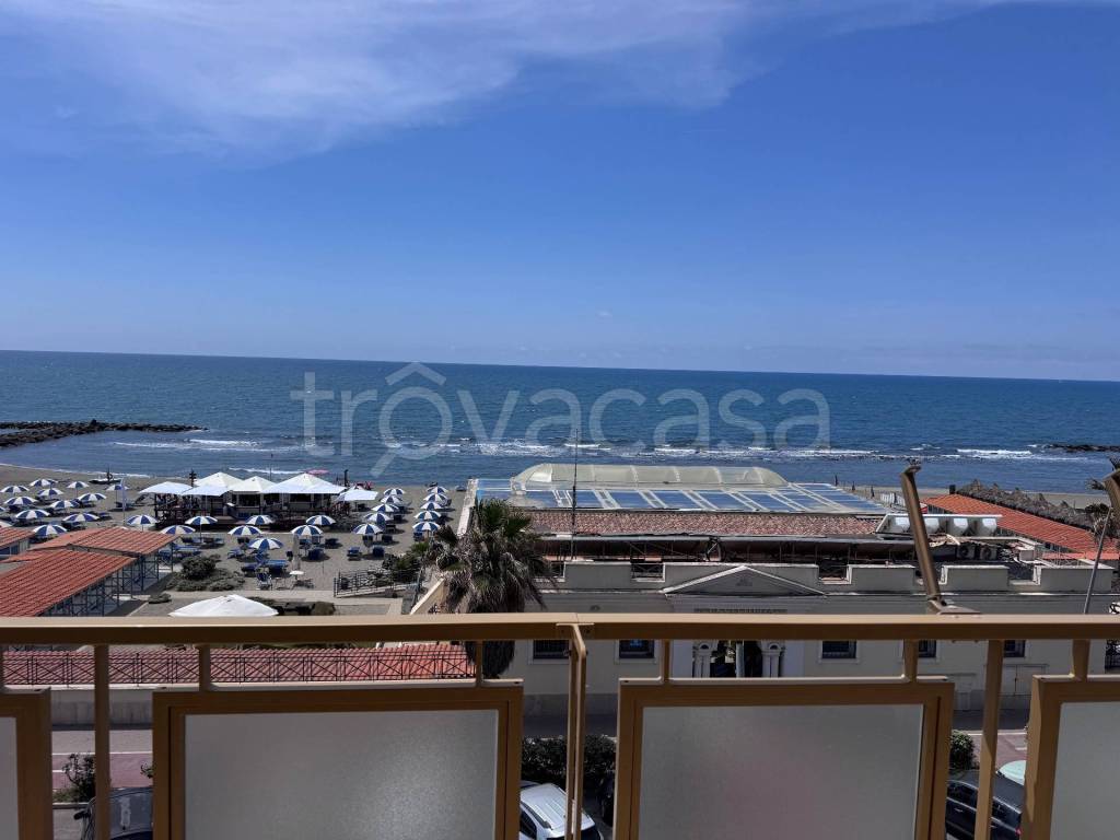 appartamento in vendita a Roma in zona Ostia