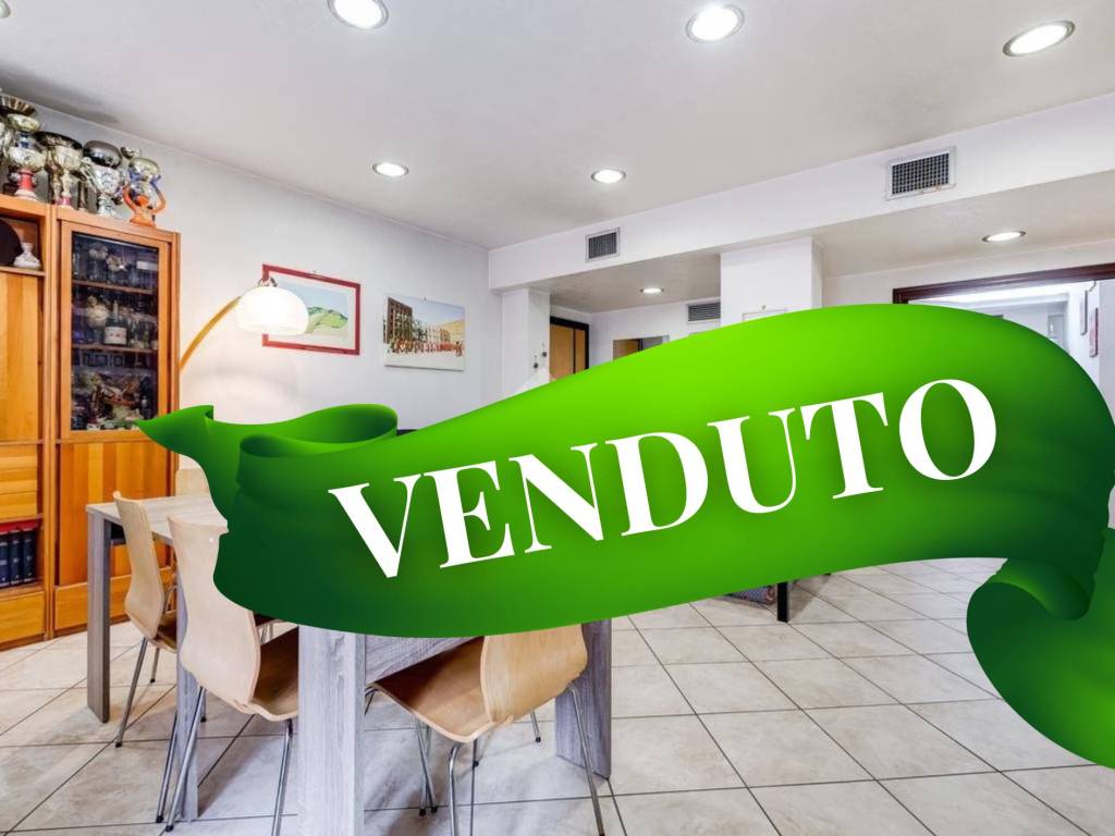 appartamento in vendita a Roma in zona Appio Latino