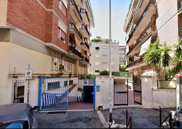 negozio in vendita a Roma in zona Prenestino-Labicano