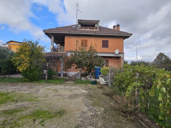 casa indipendente in vendita a Roma in zona Borghesiana