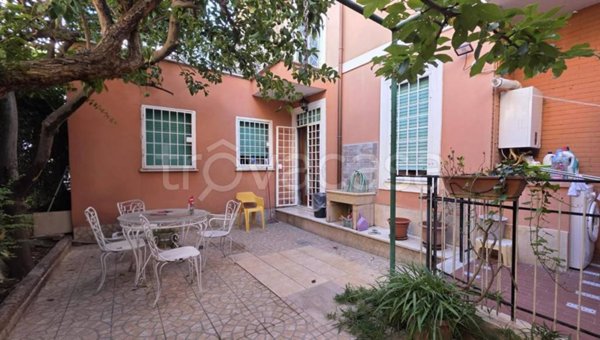 appartamento in vendita a Roma in zona Corviale