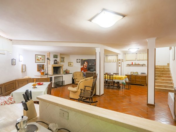 casa indipendente in vendita a Roma in zona Ostia Antica