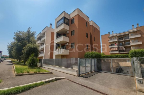 appartamento in vendita a Roma in zona Ponte di Nona