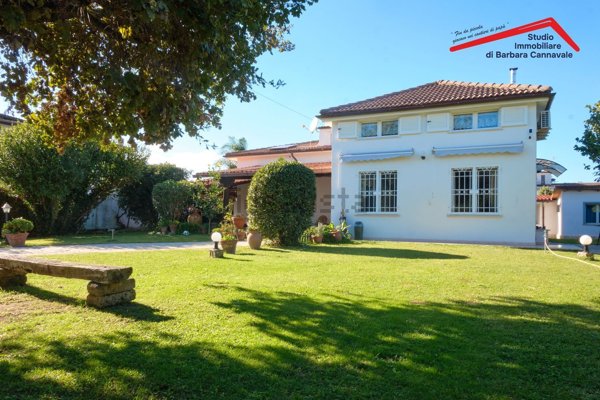 casa indipendente in vendita a Roma in zona Infernetto