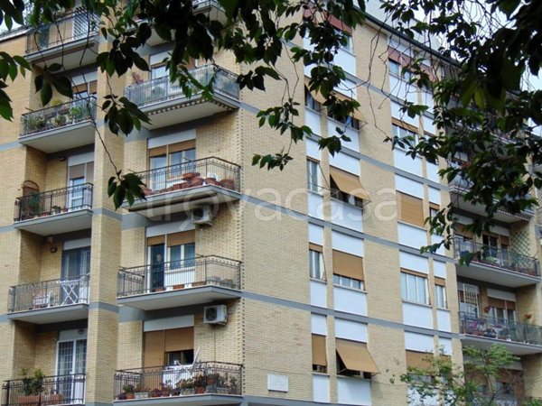 appartamento in vendita a Roma in zona Ardeatino