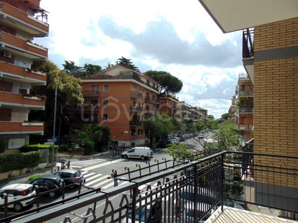 appartamento in vendita a Roma in zona Ardeatino