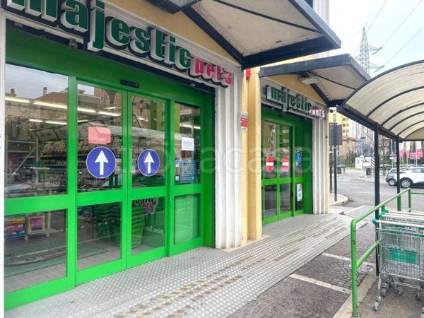 negozio in vendita a Roma in zona Ponte Mammolo
