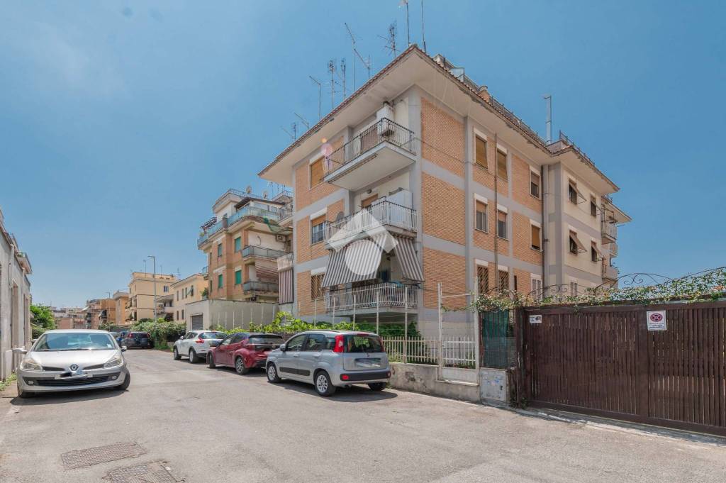 appartamento in vendita a Roma in zona Torrevecchia