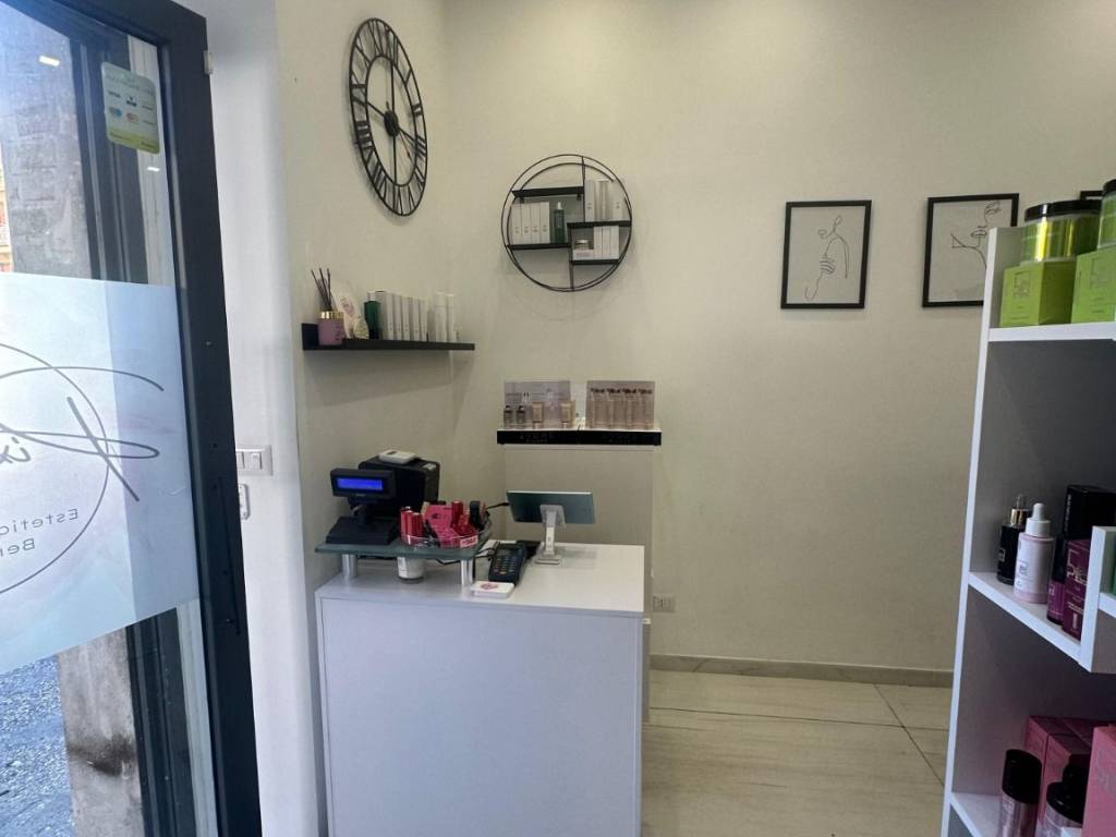 negozio in vendita a Roma in zona Prenestino-Centocelle