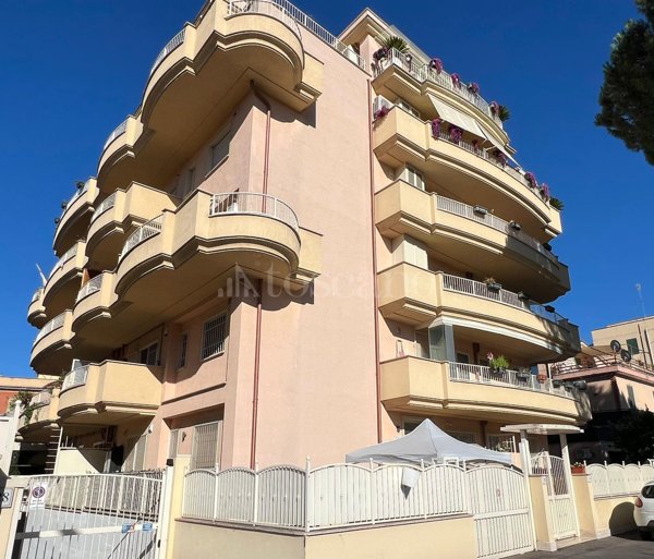 appartamento in vendita a Roma in zona Ponte Mammolo