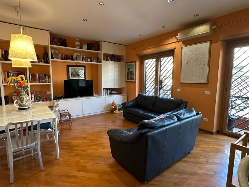 appartamento in vendita a Roma in zona Appio Claudio