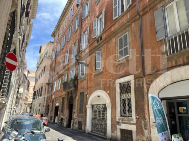 appartamento in vendita a Roma in zona Pigna - Sant'Angelo