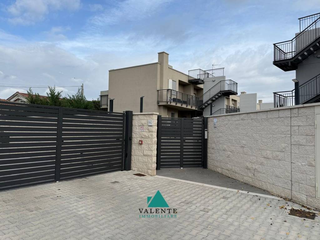 appartamento in vendita a Roma in zona Castel di Leva