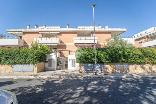 appartamento in vendita a Roma in zona Casal Monastero