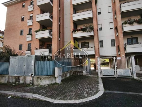 appartamento in vendita a Roma in zona Pantan Monastero