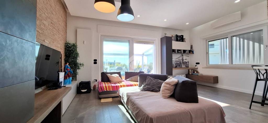 appartamento in vendita a Roma in zona Ostia