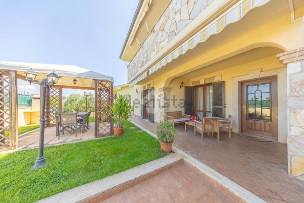 appartamento in vendita a Roma in zona Castelverde