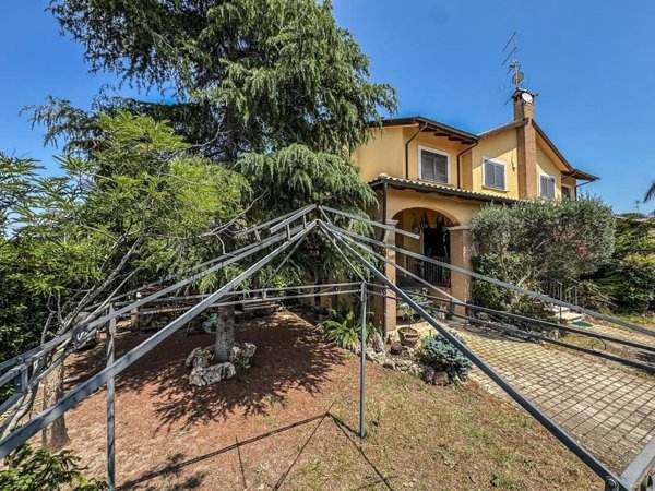 casa indipendente in vendita a Roma in zona Infernetto