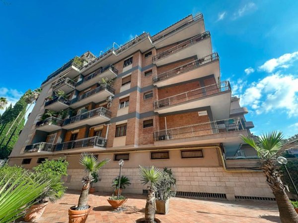 ufficio in vendita a Roma in zona Tuscolano