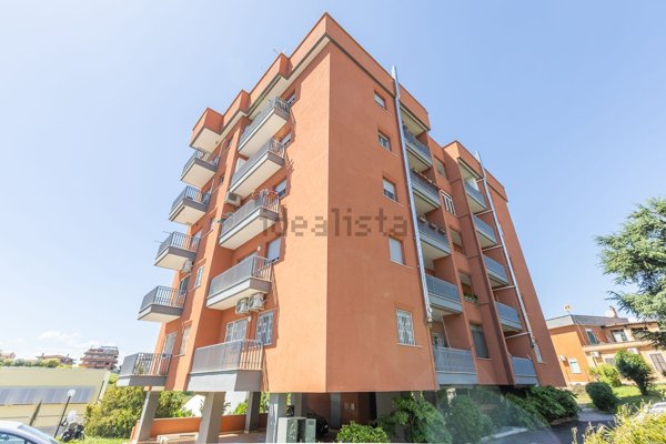 appartamento in vendita a Roma in zona Tor di Quinto