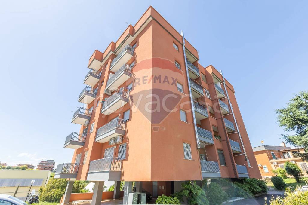 appartamento in vendita a Roma in zona Tor di Quinto