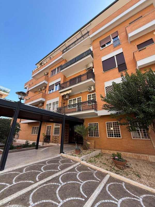 appartamento in vendita a Roma in zona Appio Claudio
