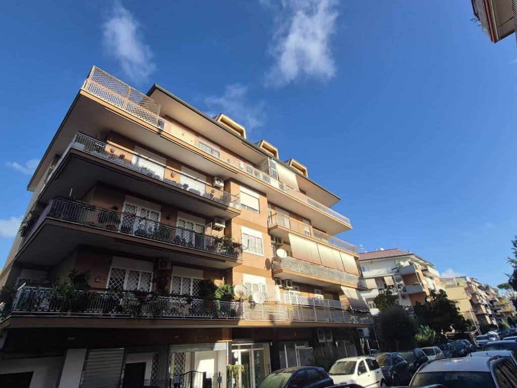 negozio in vendita a Roma in zona Monte Sacro/Talenti