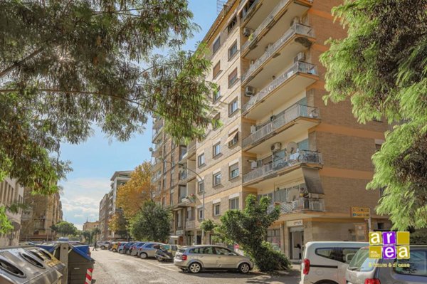 appartamento in vendita a Roma in zona Ostiense