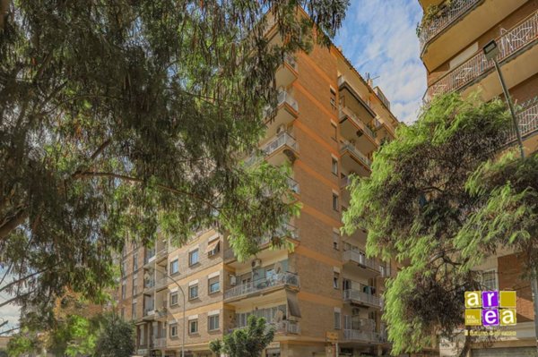 appartamento in vendita a Roma in zona Ostiense