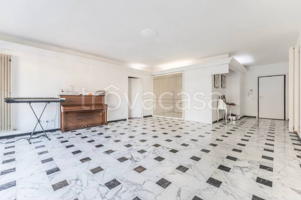 appartamento in vendita a Roma in zona Ardeatino