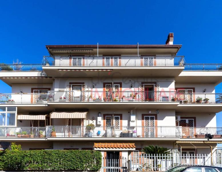 appartamento in vendita a Roma in zona Falcognana