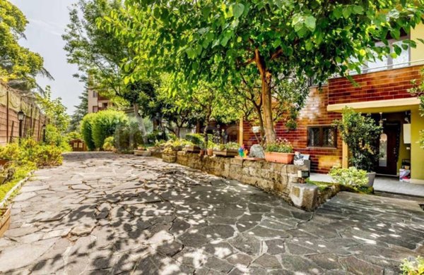 appartamento in vendita a Roma in zona Mostacciano