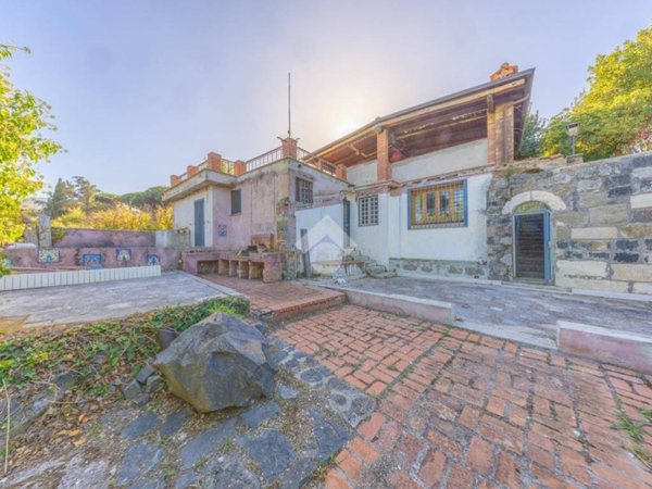 casa indipendente in vendita a Roma in zona Finocchio