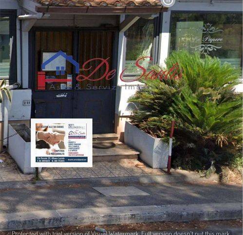 negozio in vendita a Roma in zona San Basilio