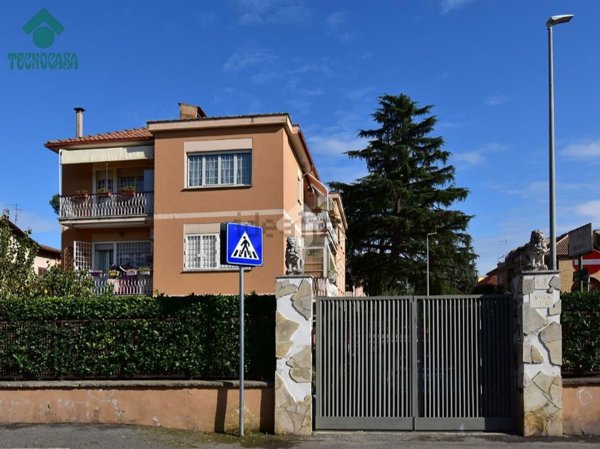 appartamento in vendita a Roma in zona Appio Pignatelli