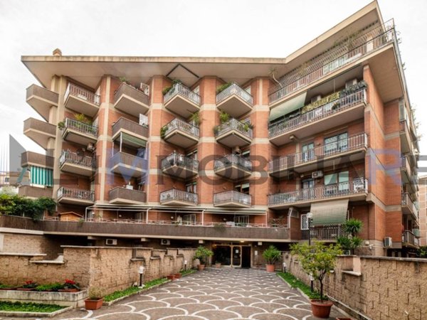 appartamento in vendita a Roma in zona Ardeatino