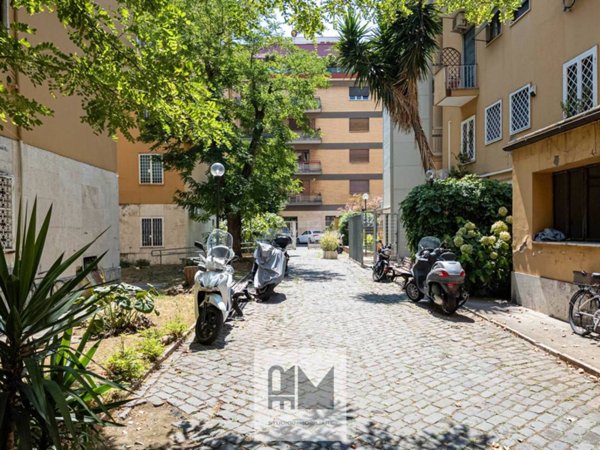 appartamento in vendita a Roma in zona Ostiense