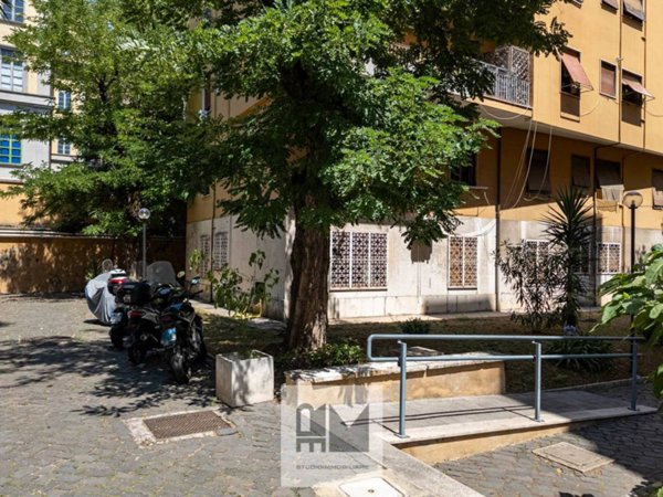 appartamento in vendita a Roma in zona Ostiense