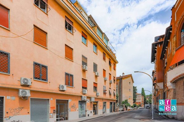 appartamento in vendita a Roma in zona Ostiense