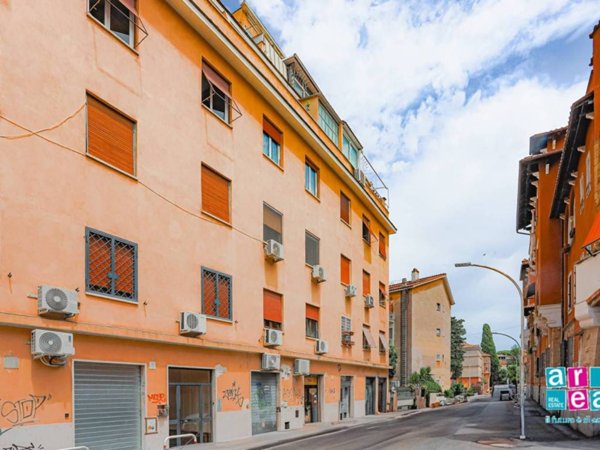 appartamento in vendita a Roma in zona Ostiense