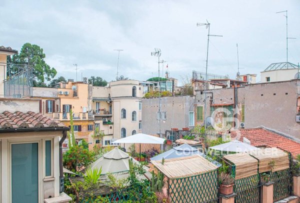 appartamento in vendita a Roma in zona Trevi-Colonna