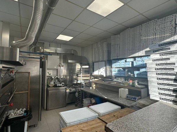 negozio in vendita a Roma in zona Cinecittà