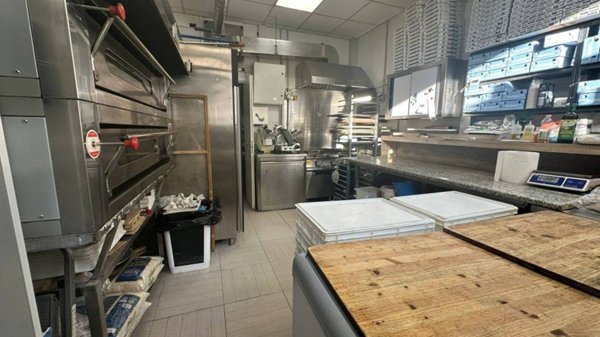 negozio in vendita a Roma in zona Tuscolano