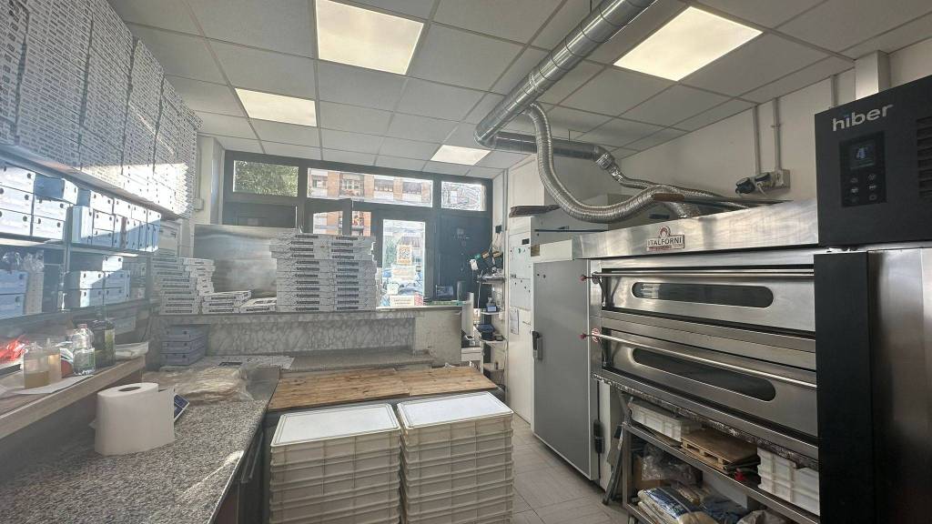 negozio in vendita a Roma in zona Tuscolano