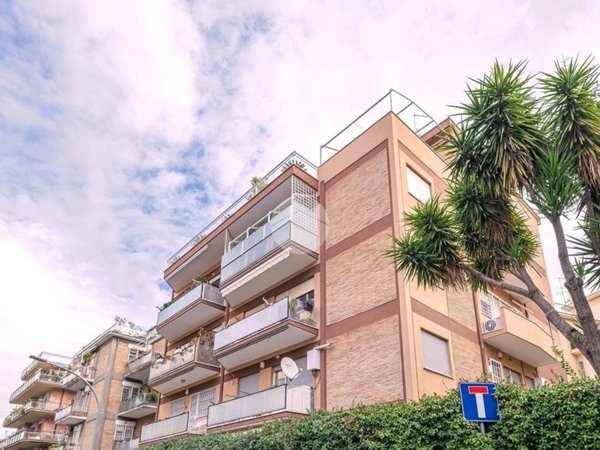 appartamento in vendita a Roma in zona Giuliano Dalmata