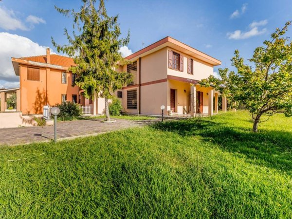 casa indipendente in vendita a Roma in zona Casal Palocco