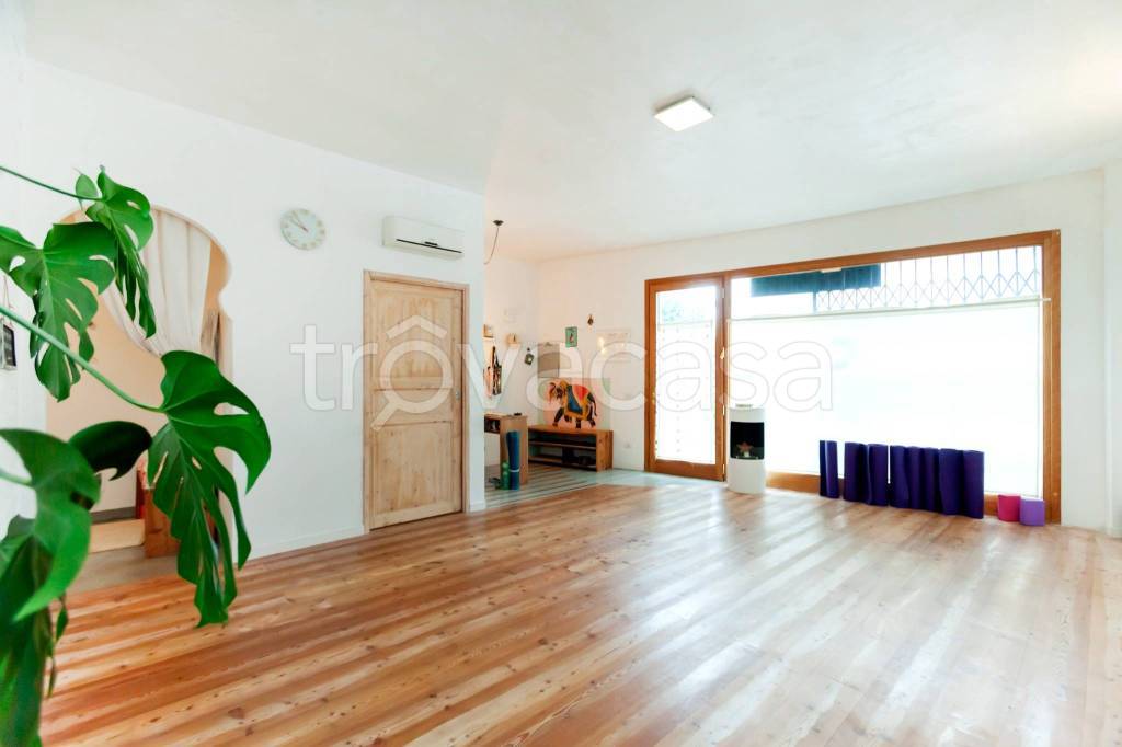 negozio in vendita a Roma in zona Monte Sacro/Talenti